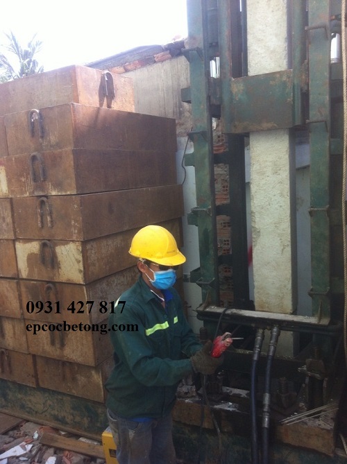 Phương pháp ép cọc bê tông tải sắt